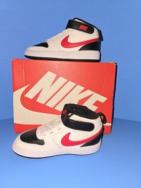❤️ Nike Toddler Sneakers Size 9C – NEW w/ Box ❤️